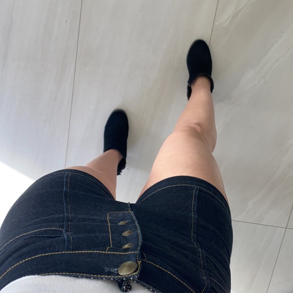 AX Shorts - Picture 5 of 8